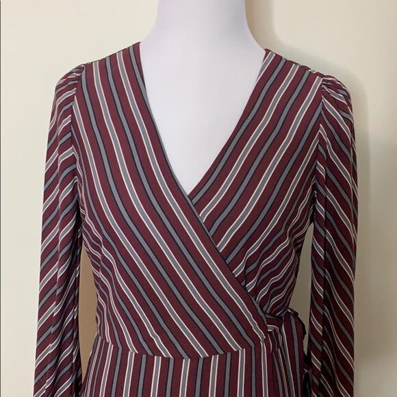 Chelsea28 Striped Long Sleeve Wrap Midi Dress NWOT Size Small - Picture 4 of 10